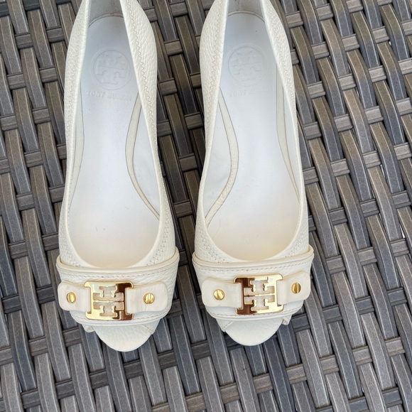 Tory Burch White Leather Peep Toe Wedge Sandals - Picture 3 of 5